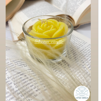 شمع جار همراه با گل رز