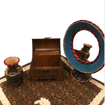 آینه برای هفت سین وآرایشی استفاده می شود وصندوقچه برای لوازم آرایشی وجاقرآنی درهفت سین وکوزه کوچک برای همه کارها استفاده می شود