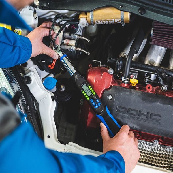 ترکمتر دیجیتال یونیور مدل 266 رنج 6.8 تا 135 نیوتن متر درایو 1/2 اینچ