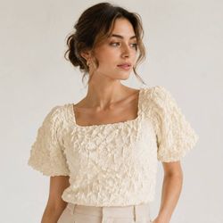 بلوز یقه خشتی پفکی کرم
