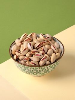 پسته احمد آقایی دستچین شور یک کیلوگرم