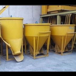 باکت بتن‌ریزی 3000 لیتری تخلیه از بغل اهرمی با جای نفر