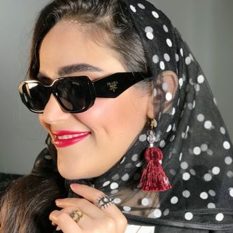 اسکارف توری مشکی با توپ مخمل سفید حاشیه نواردوزی پارچه وارداتی