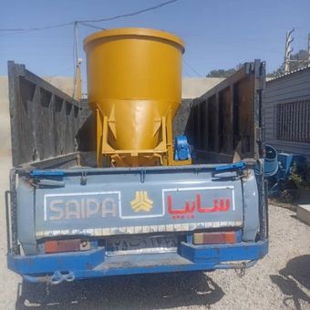 باکت بتن‌ریزی 2500 لیتری تخلیه از بغل گیربکسی با جای نفر