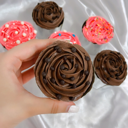 کاپ کیک خامه ای (تعداد 10 عدد به بالا )