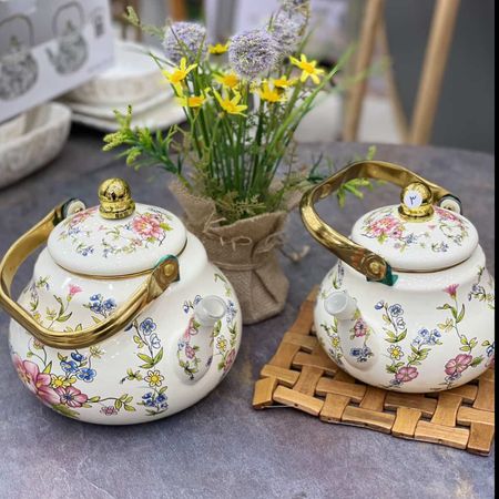 کتری و قوری دسته طلایی گلدار