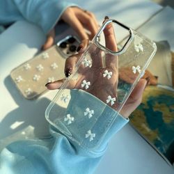 قاب شاین پاپیون سفید اکلیلی مدل آیفون 16 پرو