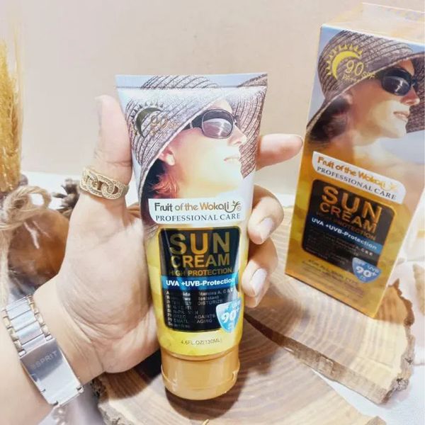 کرم ضدآفتاب بدون رنگ وکالی SPF90 مدل 01 مناسب برای انواع پوستها، حجم 130 میلیلیتر