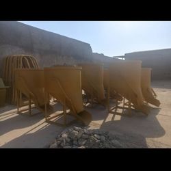 باکت بتن‌ریزی 1500 لیتری تخلیه از زیر اهرمی با جای نفر