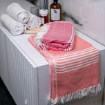 حوله حمام دستباف ریسما در دو رنگبندی روشن و جذاب - شماره 66/01