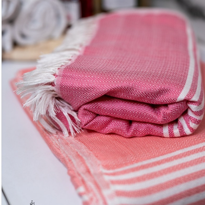 حوله حمام دستباف ریسما در دو رنگبندی روشن و جذاب - شماره 66/01