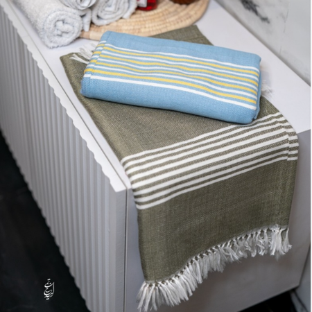 حوله حمام دستباف ریسما با طراحی سفارشی در دو رنگبندی آبی و زیتونی - شماره 67/01