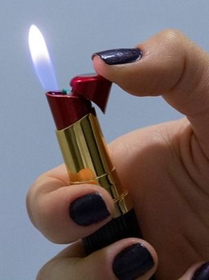 فندک طرح رژلب