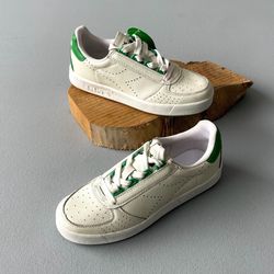 کتونی زنانه برند DIADORA