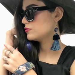 دستبند بنگل پارچه ای سرمه ای گلدار