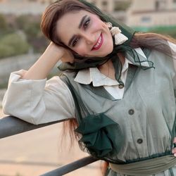 پیراهن توری سبز وینتیج با گلسینه رز با رنگبندی