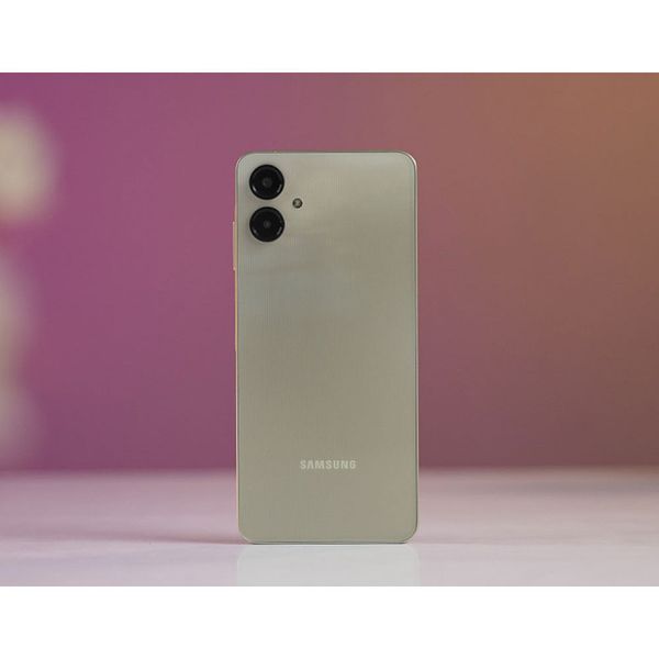 گوشی موبایل سامسونگ مدل Galaxy A06 5G دو سیم کارت 128 گیگابایت و رم 6 گیگابایت به همراه شارژر 25 وات سامسونگ