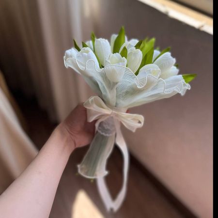 دسته گل عروس مصنوعی لاله سفید 20 شاخه پارچه ای