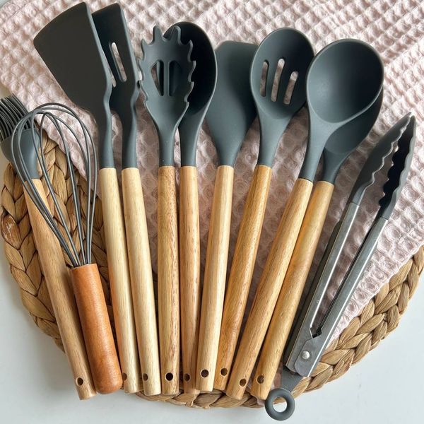 سرویس کفگیر ملاقه سیلیکونی دسته بامبو- 12 پارچه کیچن