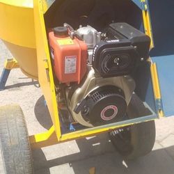 بتونیر سایز 300 لیتری گازوئیلی با موتور 7 اسب کاما