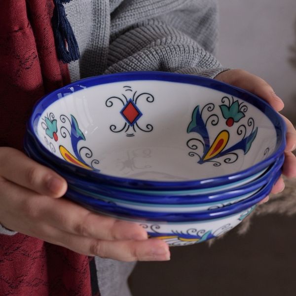کاسه سفید لبه آبی