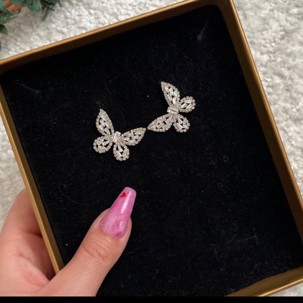 گوشواره نگین دار پروانه