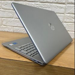 HP/Laptop 15/CORE I5/12/8 gb/512 gb/intel iris xe/15.6