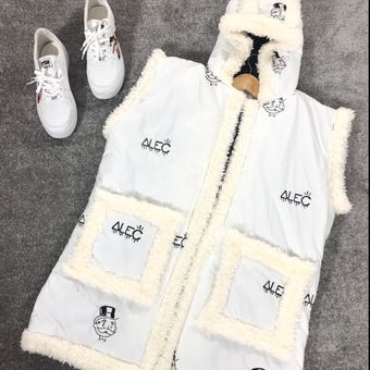 وست پافر تدی و مموری ضد آب گلدوزی کلاهدار سفید با دو جیب