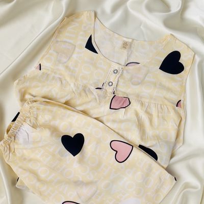 ست تاپ و شلوارک نخی زنانه شین‌دخت طرح قلب - رنگ لیمویی (جنس نخ تایلندی - سایز 38 تا 42)