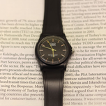 ساعت Q&Q صفحه مشکی