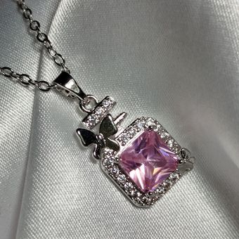 گردنبند مربعی با نگین صورتی