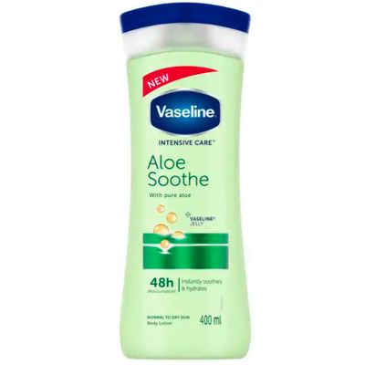 لوسیون بدن وازلین مدل Aloe Soothe حجم 400 میلی‌لیتر نرم‌کننده و آبرسان پوست خشک و معمولی با عصاره آلوئه ورا جذب سریع و حفظ لطافت