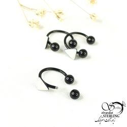 پیرسینگ گوش مشکی استیل مثلث دار کد 9252