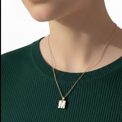 پلاک حرف M کم وزن مناسب هدیه