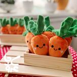 عروسک هویج بزرگ