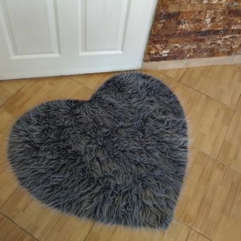 پادری مدل خز طرح قلب پشت چرم سایز 70x70 سانتیمتر