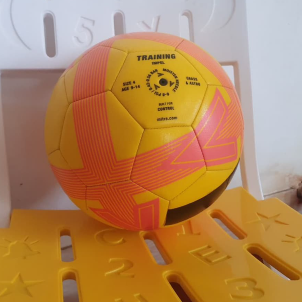 توپ سایز 4 چمن