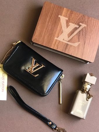 جاکارتی زنانه مدل Lv لویی ویتون وارداتی