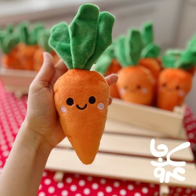 عروسک هویج بزرگ
