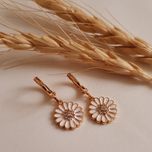 گوشواره زنانه وای اس ایکس مدل گل بابونه 3461