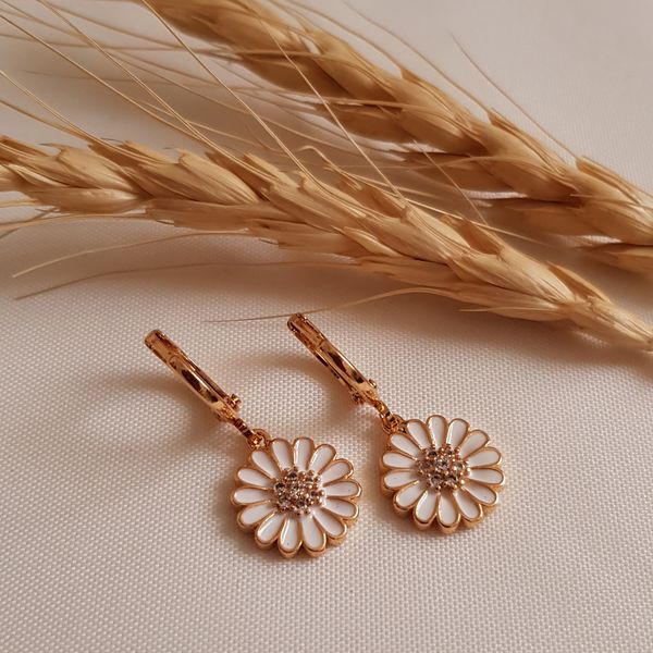 گوشواره زنانه وای اس ایکس مدل گل بابونه 3461