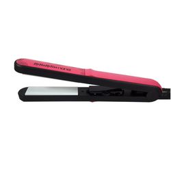 حالتدهنده مو بای بابیلیس نانو مدل ST3310، با صفحات پهن از جنس سرامیک، دارای دکمهی روشن/خاموش، قابلیت خاموشی خودکار، گستره دما