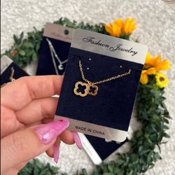 گردنبند ونکلیف دور نگین طلایی و نقره ای