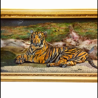 تابلوفرش ببر نشسته دستبافت تبریز
