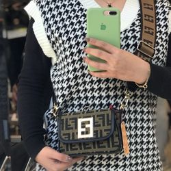 کیف زنانه پاسپورتی فندی FENDI وارداتی کد 1010