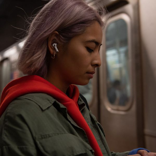هدفون بلوتوثی اپل مدل AirPods Pro 2nd Generation 2022 Lightning