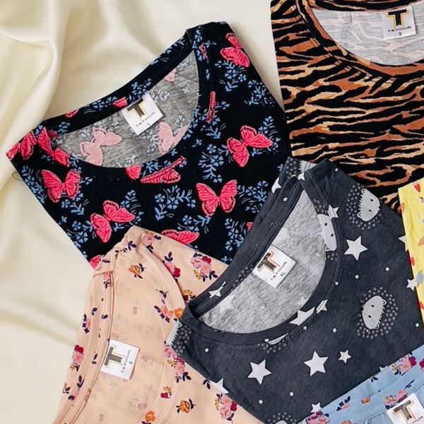 تیشرت زنانه نخ پنبه برند T&Your طرح پروانه سرخابی (رنگ مشکی)