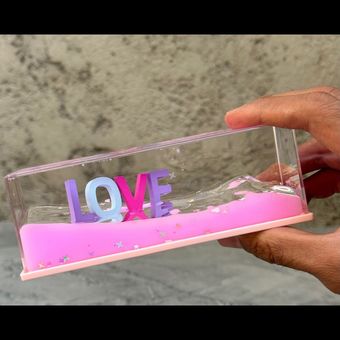 گجت معلق طرح لاو (آکواریوم ژله‌ای) – هدیه‌ای عاشقانه و دکوری فانتزی با حرکت شناور و طراحی جذاب