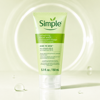 ژل شستشوی ریفرشینگ سیمپل  Simple Refreshing Facial Wash Gel