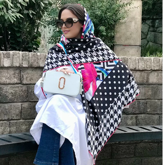 روسری نخ ابریشم گارزا دستدوز گل و توپی و پیچازی